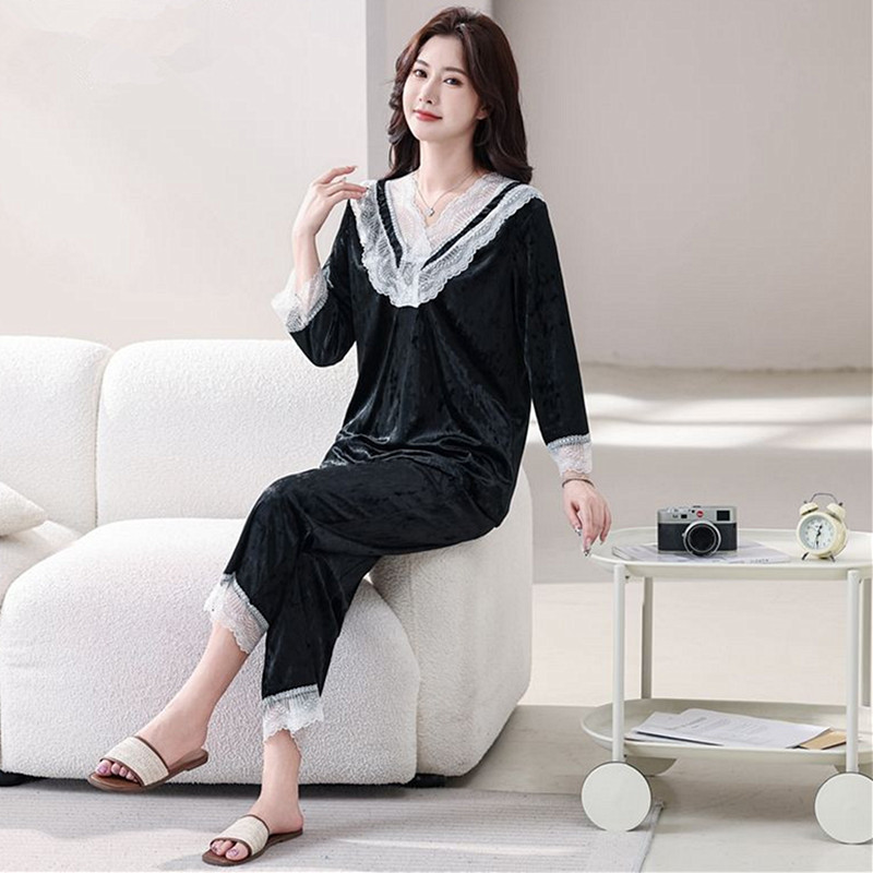 Winter Clothing In French - Pyjama en velours doré haut de